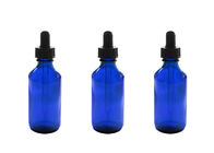 Μπλε κενά μπουκάλια ουσιαστικού πετρελαίου που αποθηκεύουν τις χημικές ουσίες χημείας αρωμάτων