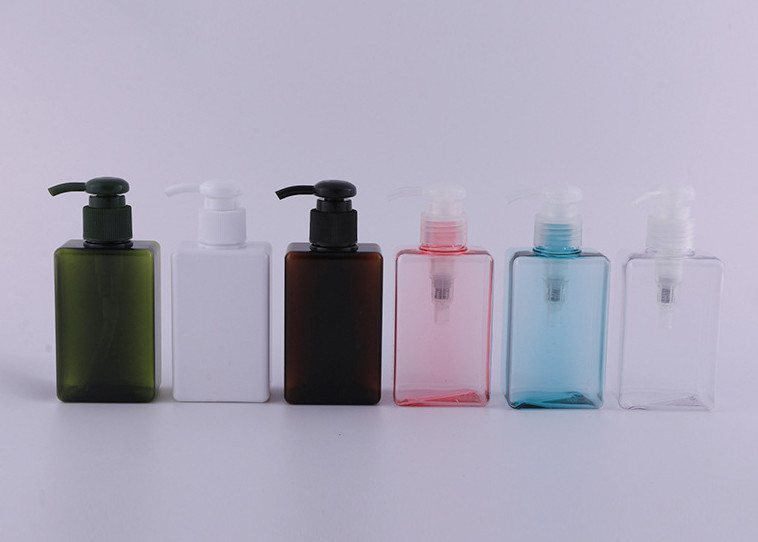 Πολυ κατάλληλο μέγεθος μπουκαλιών 100ml αντλιών λοσιόν χρωμάτων για τα προϊόντα προσωπικής φροντίδας