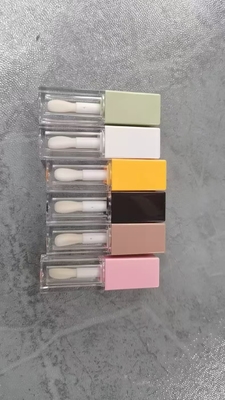 5ML Λιπ Γκλους Τύπος Πλασματικό Λιπ Γκλους Άδειοι Τύποι Custom Logo Μαύρο δοχείο με βούρτσα